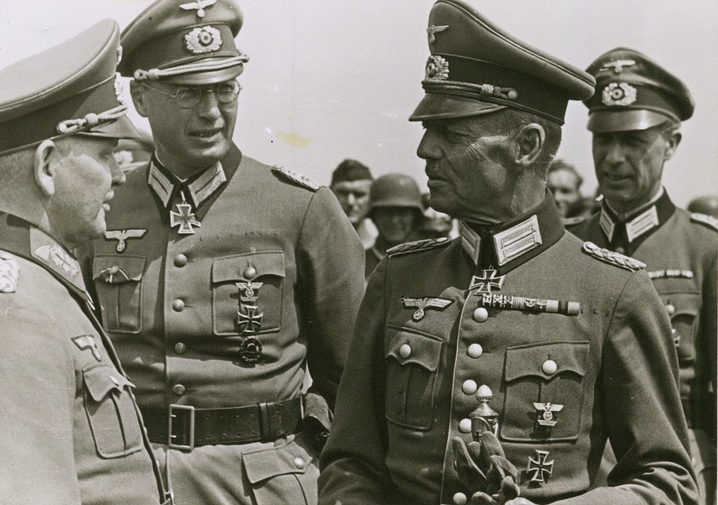 Фашистские маршалы. Генерал фон Рундштедт. Фон Заукен Дитрих генерал. Герд фон Рундштедт с генералами. Генерал-фельдмаршал фон Рундштедт.