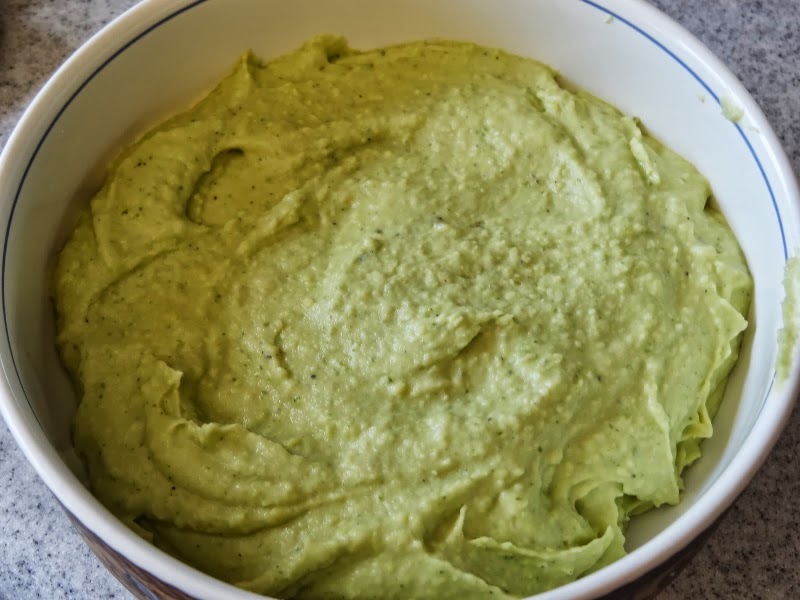What's cookin', Mom? SpinachAvocado Hummus