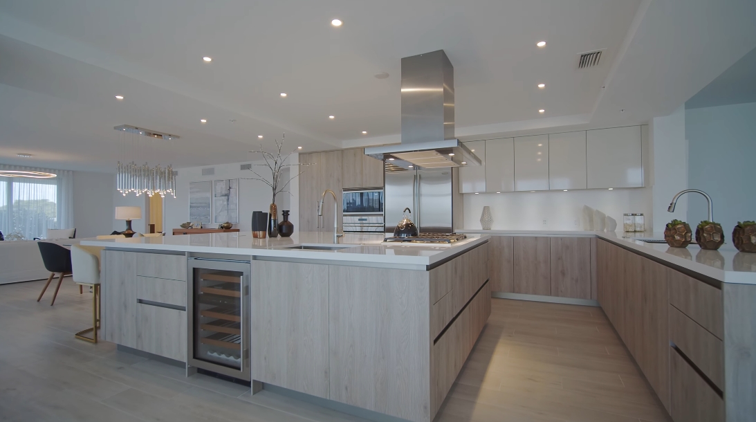 33 Interior Design Photos vs. Tour 327 E Royal Palm Rd #403, Boca Raton, FL