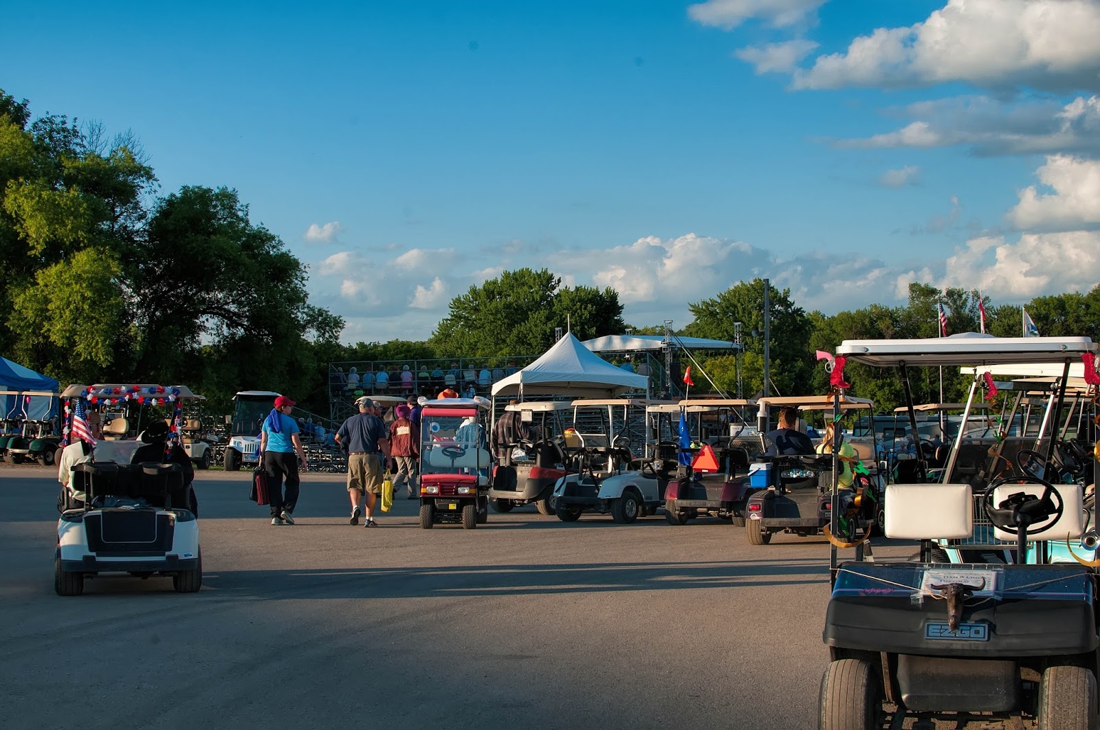 Finding Jerry and Mary Forest City, Iowa (Winnebago Rally)