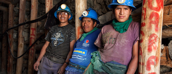 choose fairtrade gold gives miners mine workers access to better working conditions