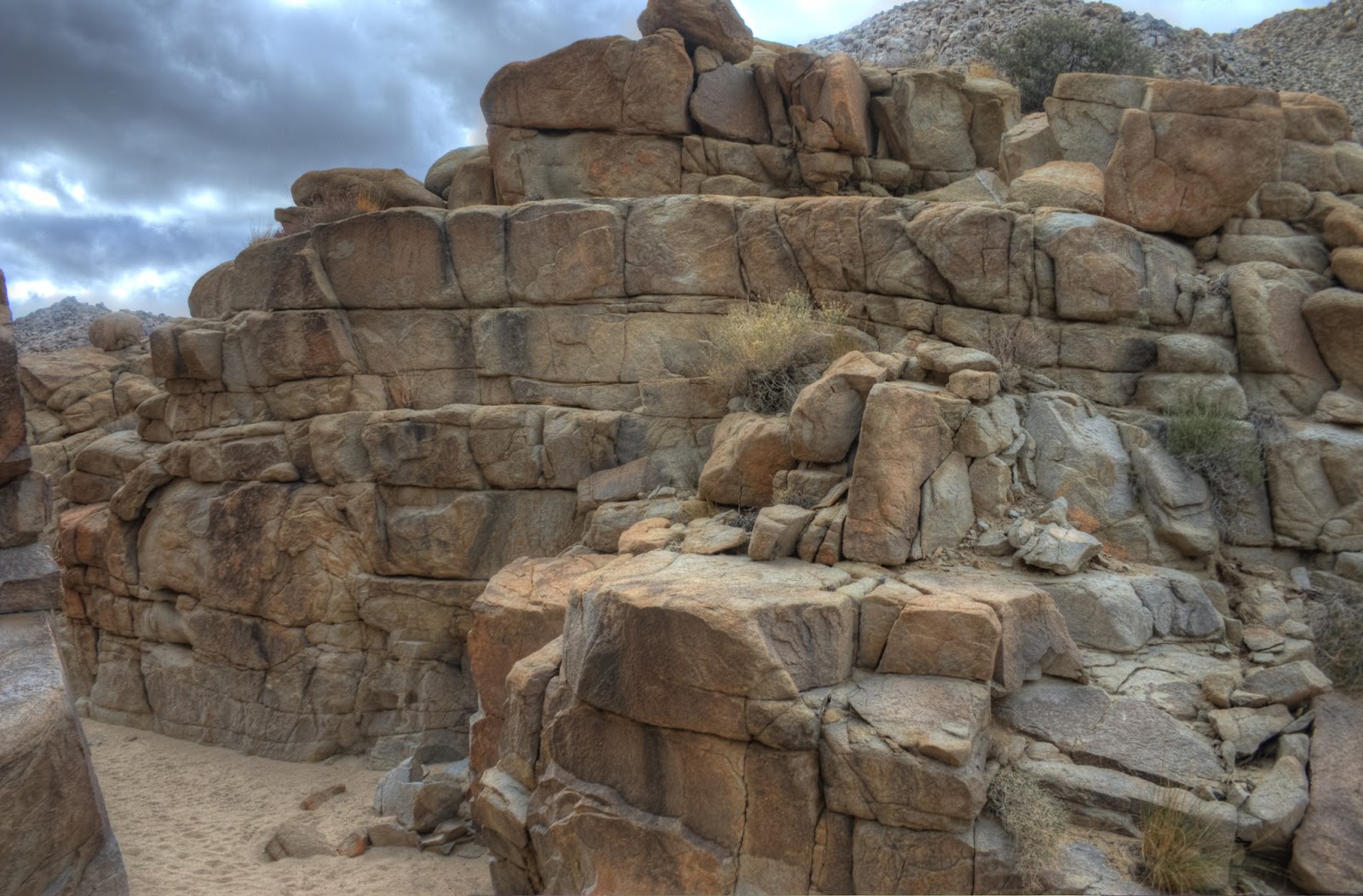 UNIQUELY JOSHUA TREE ROCK PILES JOSHUA TREE