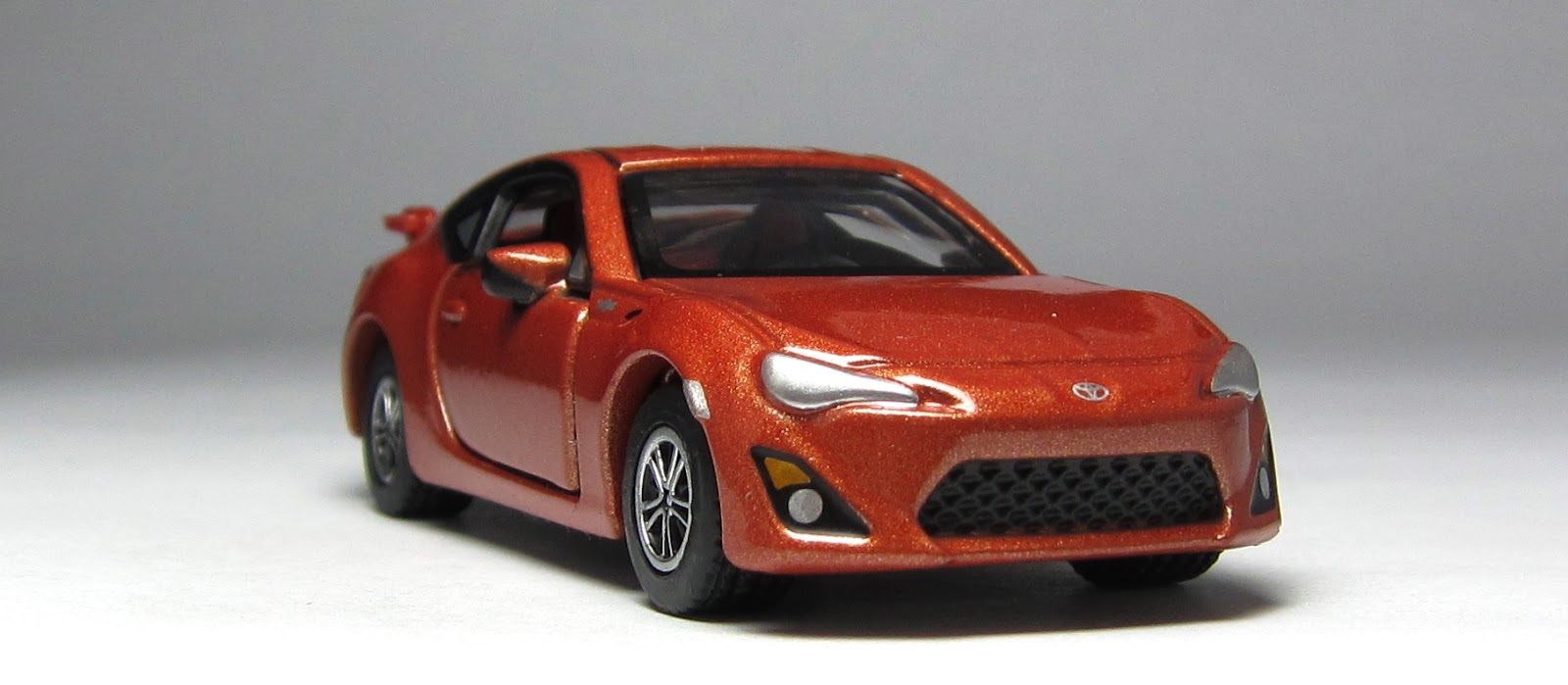 tomica toyota fortuner