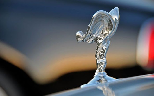 Rolls-Royce Ghost 2011 - Spirit of Ecstasy
