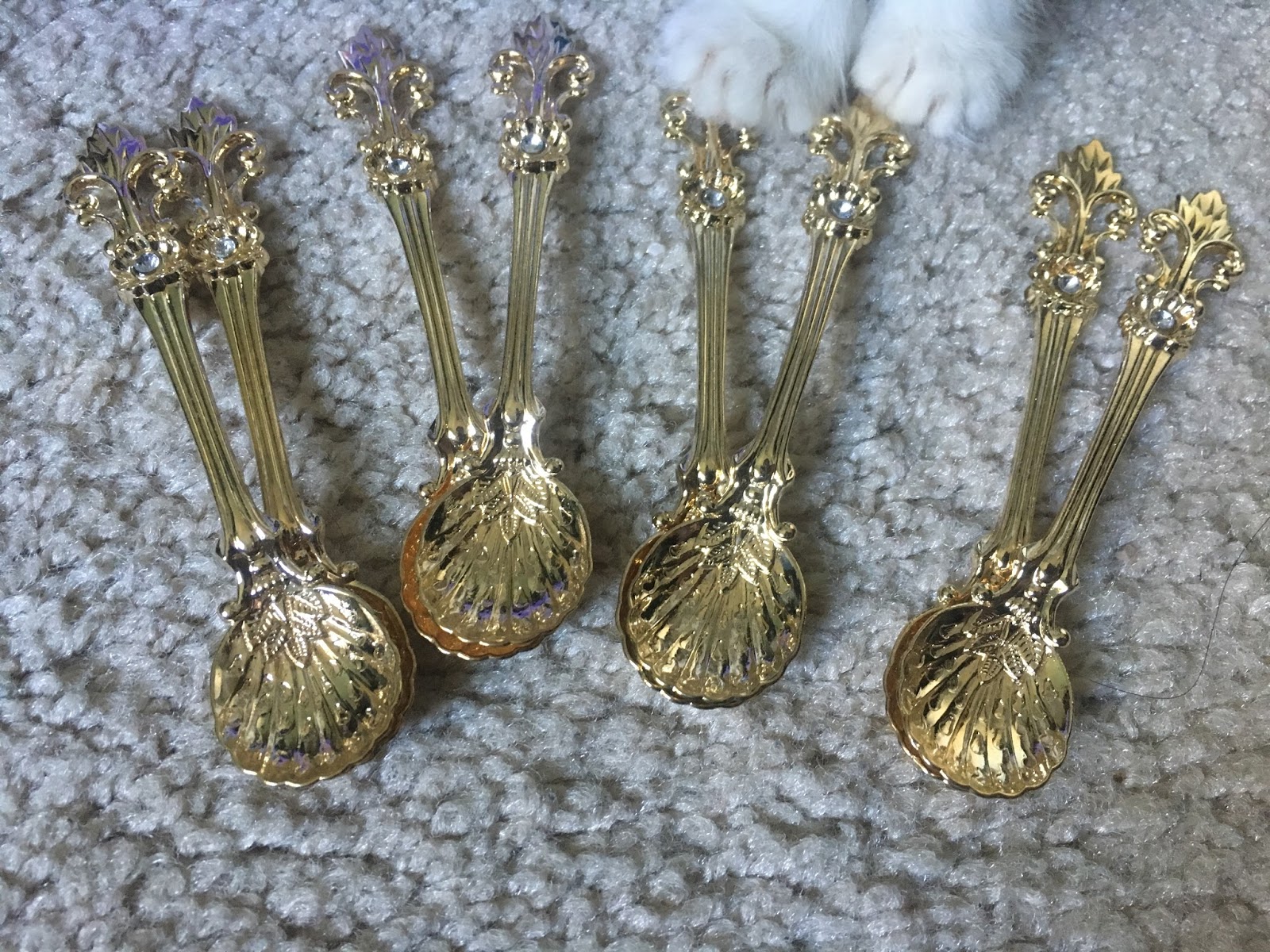 Nesca's Nook: Blue Buffalo Wilderness Kitten Food served from a Golden