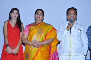 Actress Kavitha Swathi Naidu Vekkirintha Press Meet  0005