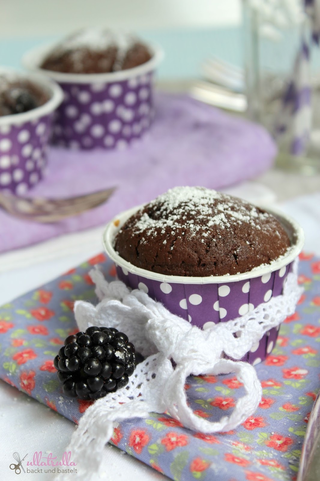 ullatrulla backt und bastelt: Rezept für Schokoladen-Brombeer-Muffins