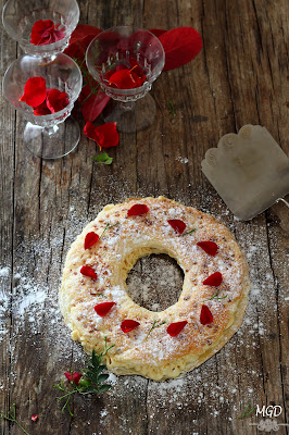  Rosco de hojaldre relleno de crema de turrón