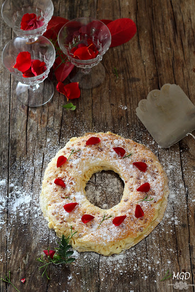  Rosco de hojaldre relleno de crema de turrón