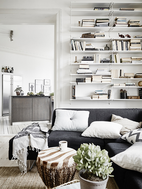 Bookcase styling tip | Stadshem