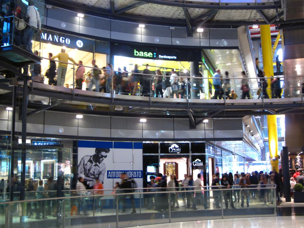 shopping in barcelona las arenas mall beautiful places night christmas
