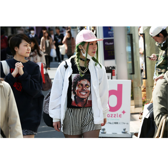 Направление в японской моде и субкультура 1990. Тока бока одежда. Трава Токио одежда. Как одеваются пожилые японки. Забрали одежду на улице в Японии.