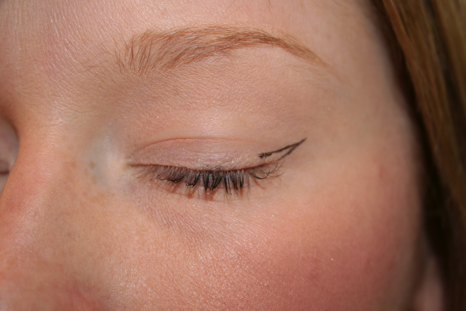 On Stage Hair Design: How To Tuesday: Winged-Out Liner
