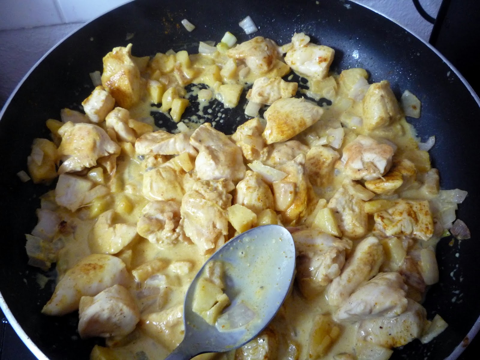 La cuisine de Marine: Emincé de poulet aux pommes et au curry