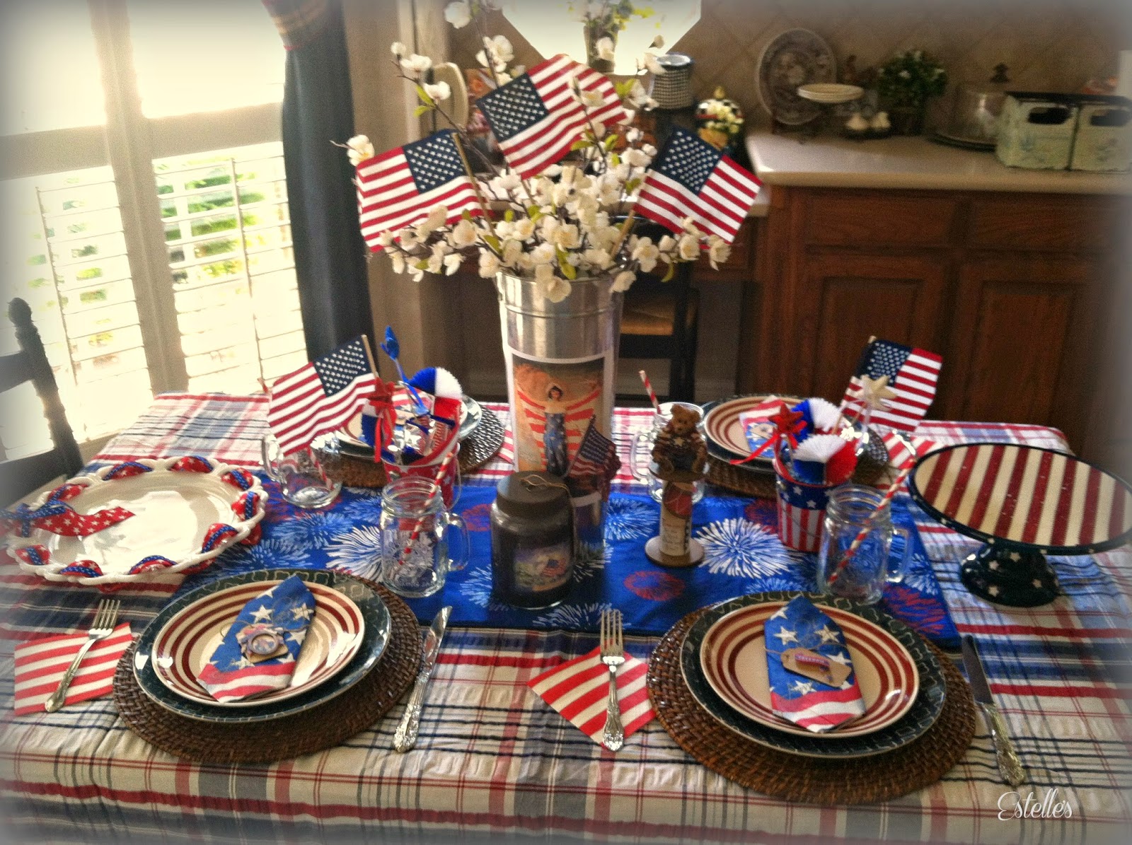 Estelle's AMERICANA TABLESCAPE......SETTING IT PRETTY