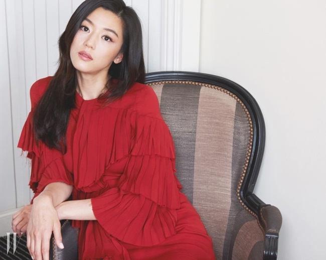 W Korea July 2015, Jeon Ji Hyun 全智賢 -2 Gucci 2015 AW Red Layered Silk Satin Georgette Plisse Ruffle Dress Editorials