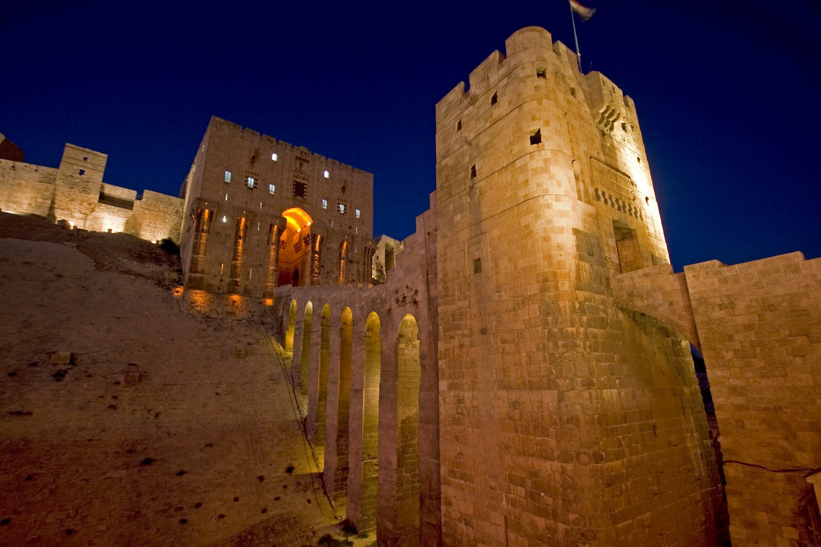 Цитадель год. Дагестан цитадель нарын кала. Цитадель год. Цитадель нарын-кала дербент. Крепость нарын-кала в дербенте.