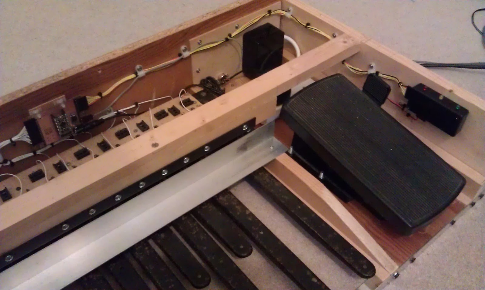 ZAARDWARE! Zaarduino MIDI Organ Pedals