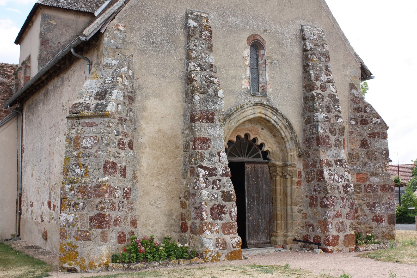 Atlas roman DeneuillelesMines Eglise SaintMartial (03)