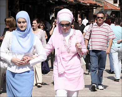 Model Hijab Street di Bosnia | Beauty And Style