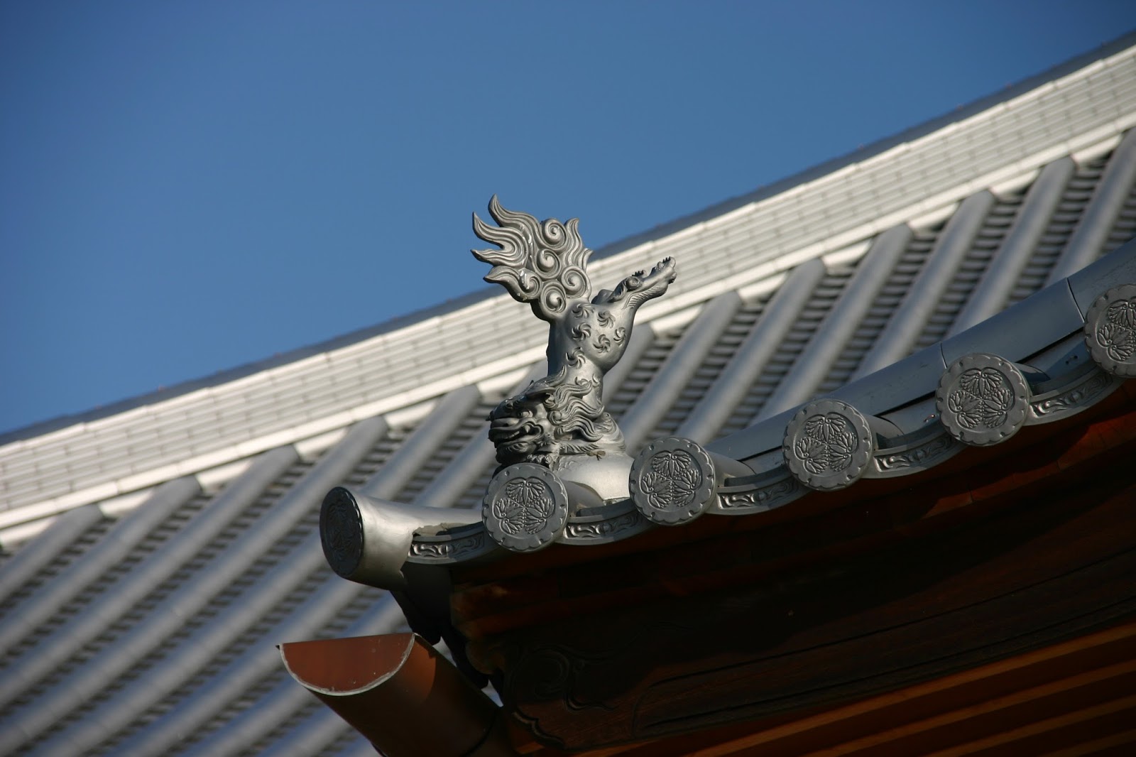 淡路瓦 昭和窯業のスタッフブログ: 本葺き瓦シリーズ（お寺編）