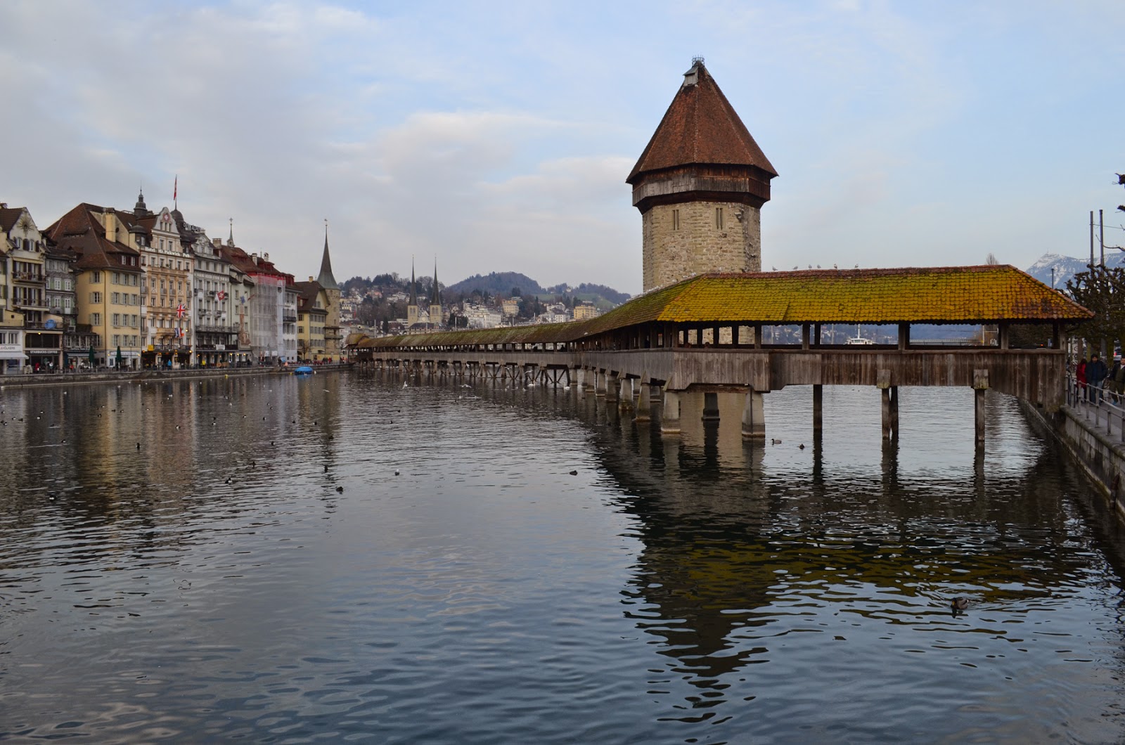 Часовой мост. Мост на болотной набережной. Люцерн швейцария достопримечательности. Люцерн мост капельбрюкке. Мост императора петра великого.