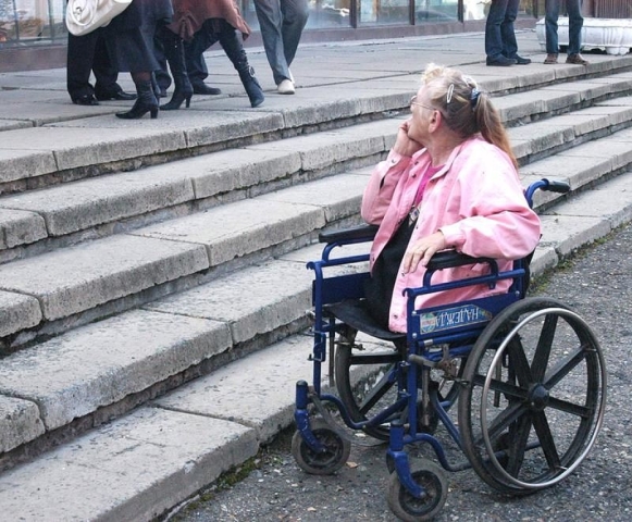 когда безногих бабы по домам несли. отель с девушками инвалидами. безногие женщины без одежды. тележка инвалидная для безногих. стиль на костылях.