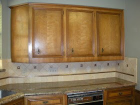 COCINAS Y BAÑOS: REPOSTEROS ENCIMERAS PISOS DUCHAS: COCINA DE GRANITO