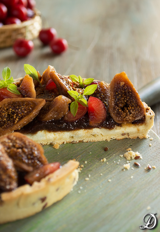 Quiche de Queso de Cabra, Mermelada de Berenjena, Higos al Oporto y Cerezas