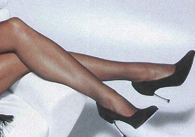 Brooke Shields` Legs and Feet in Tights-NO SHOES.