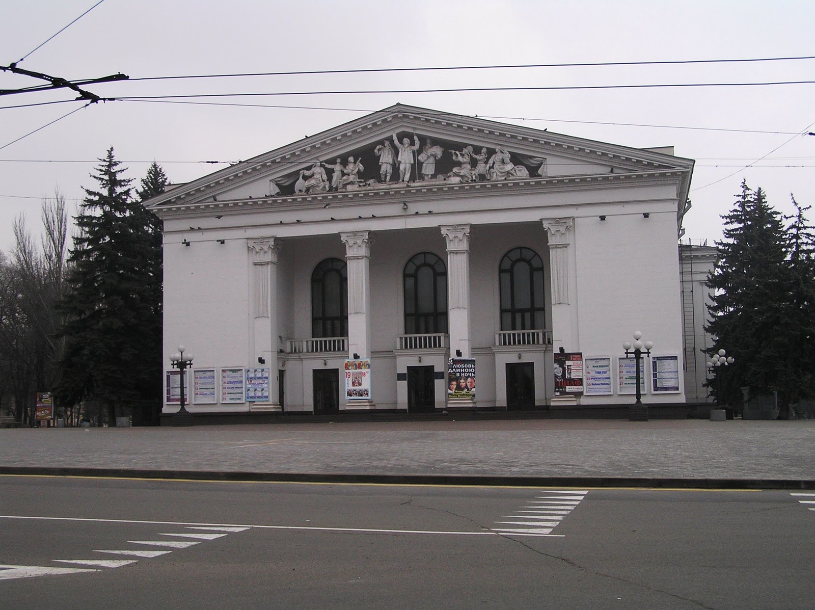 театр мариуполь