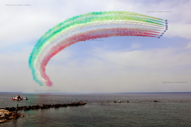 Frecce Tricolori a Ischia, Pattuglia Acrobatica Nazionale, Aereonautica Militare Ischia, Aermacchi MB-339, Foto Ischia, Elicottero AB-212, 