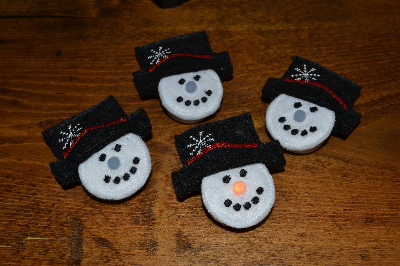 Closet Crafter: Lighted Snowman Pins