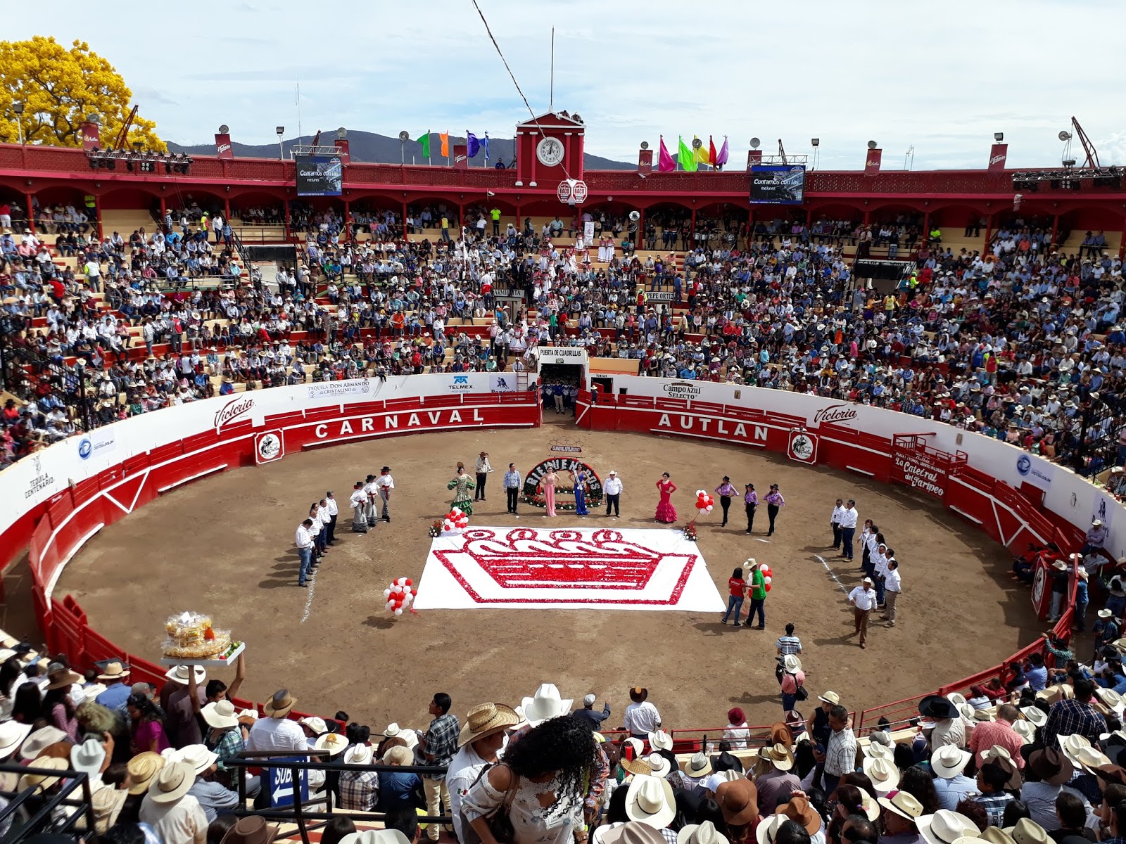 TAUROPERU Corrida nocturna en la tradicional