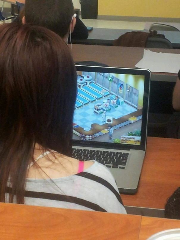 35 Hilarious Pictures Capturing Ironic Moments - It's Ironic To Ignore Your College Professor's Lecture To Play A Game Where You Serve Fast-Food For Fun