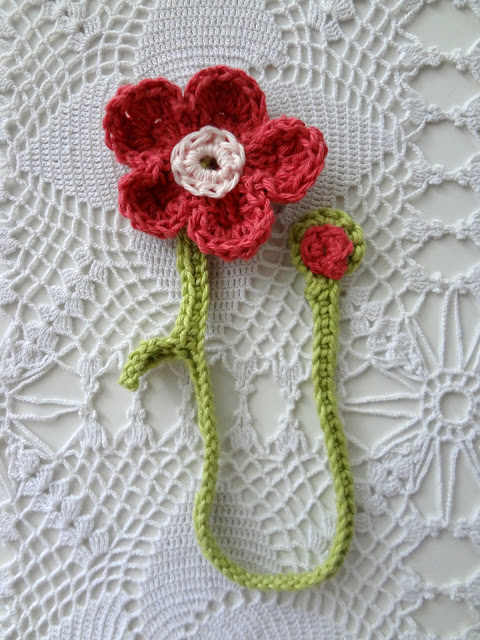 Little Treasures: DIY Crochet Flower Bookmarks