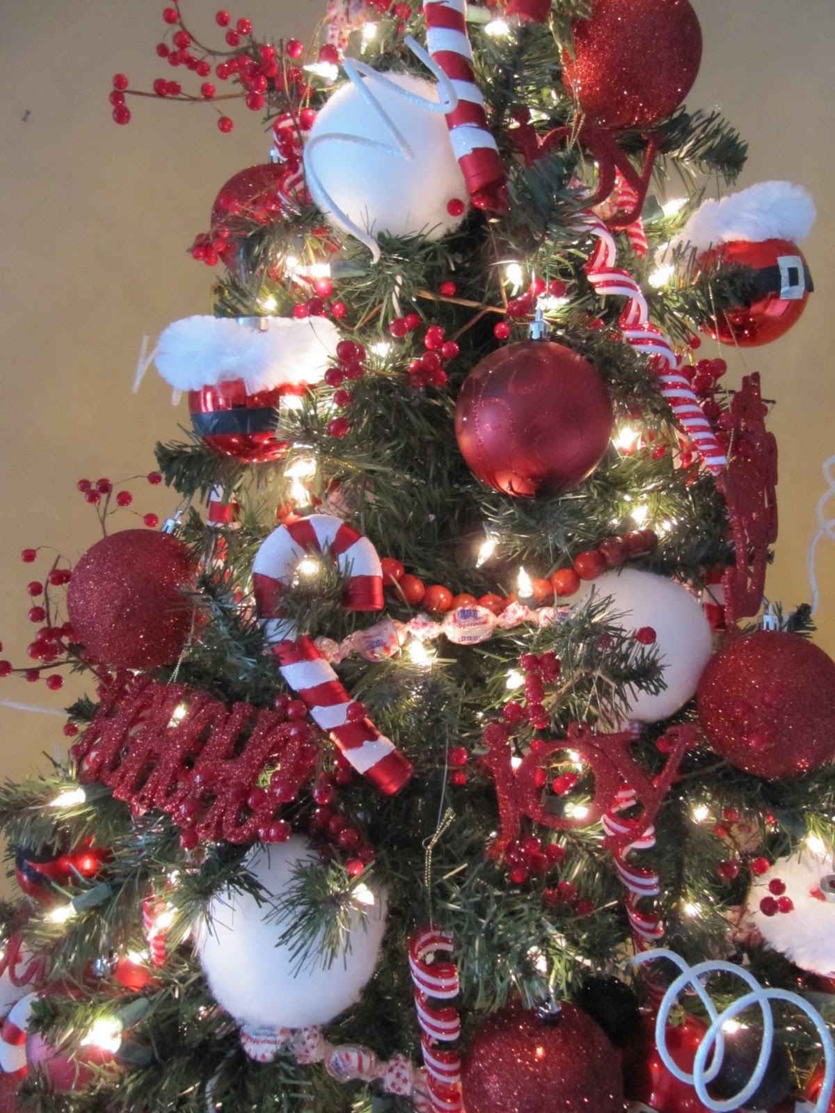 Sew Many Ways...: How To Decorate A Christmas Tree...
