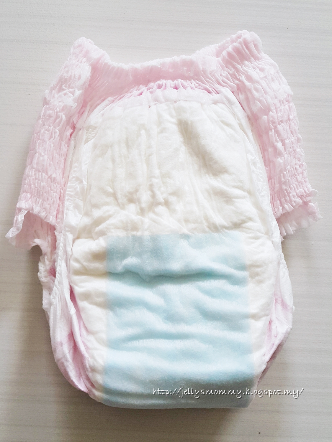 A little bit of Everything Disposable Diaper Review (Huggies GOLD