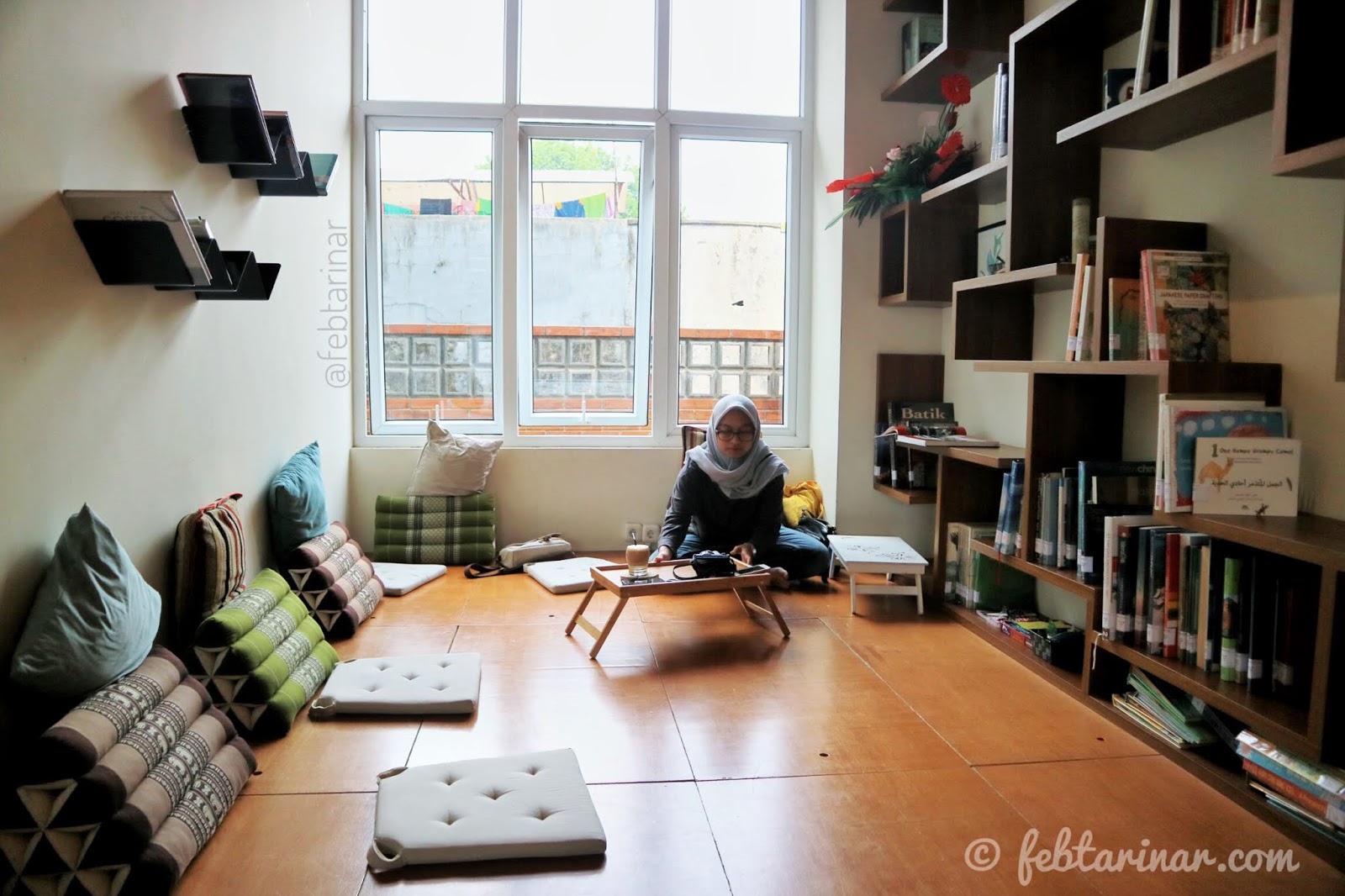 Nimna Book Cafe Bandung Tempat Unik Nyaman Untuk Menulis Dan