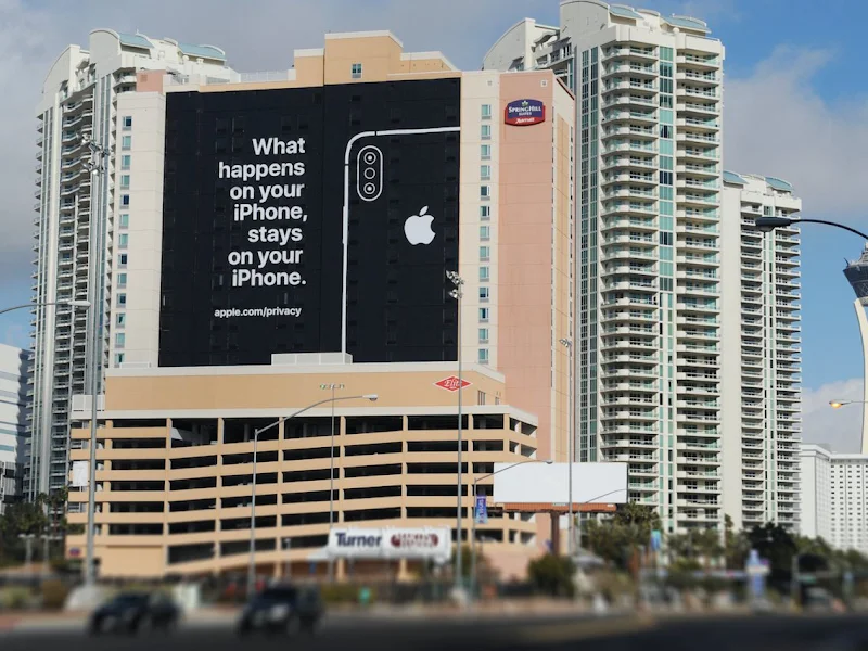 Apple trolled Google with a massive billboard at the world's biggest tech show, which it's not even attending