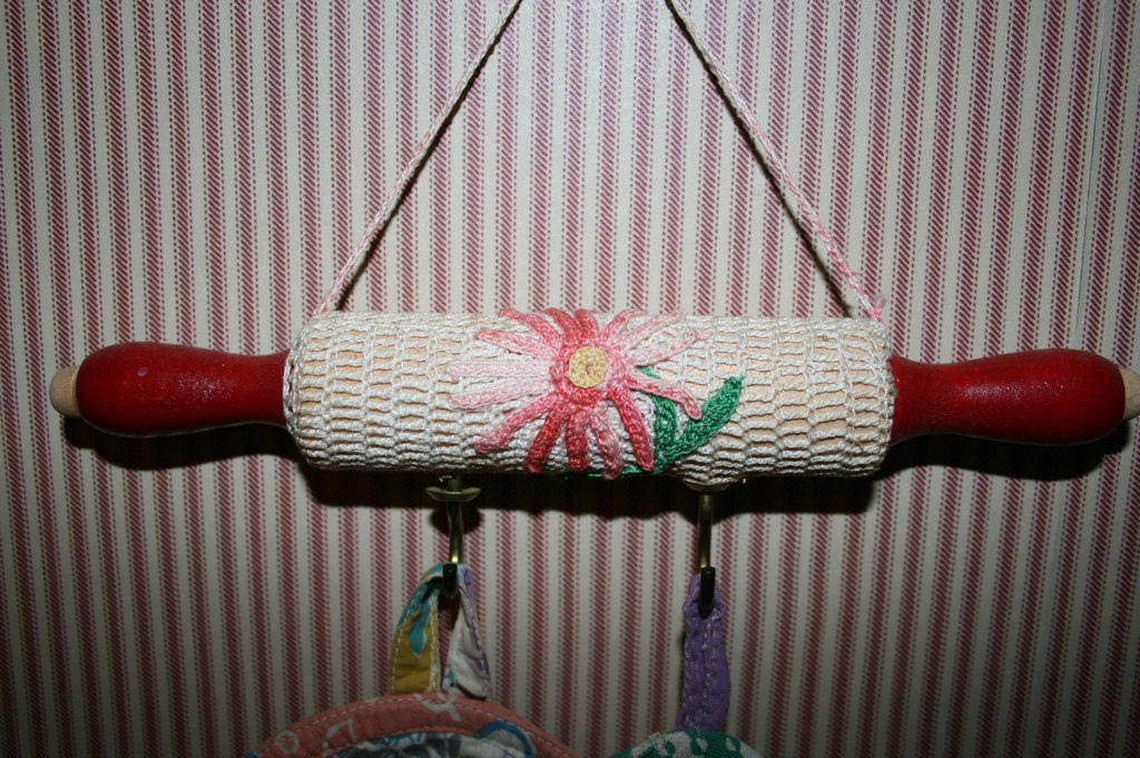 Dancing Bumblebee Cottage Vintage Pot Holders and Pot Holder Hangers