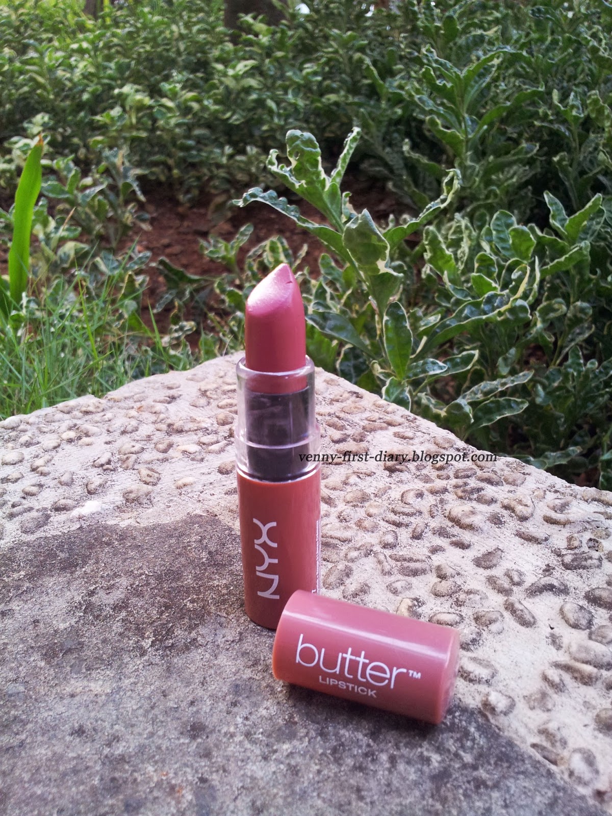 Review NYX Butter Lipstick shade Pops.