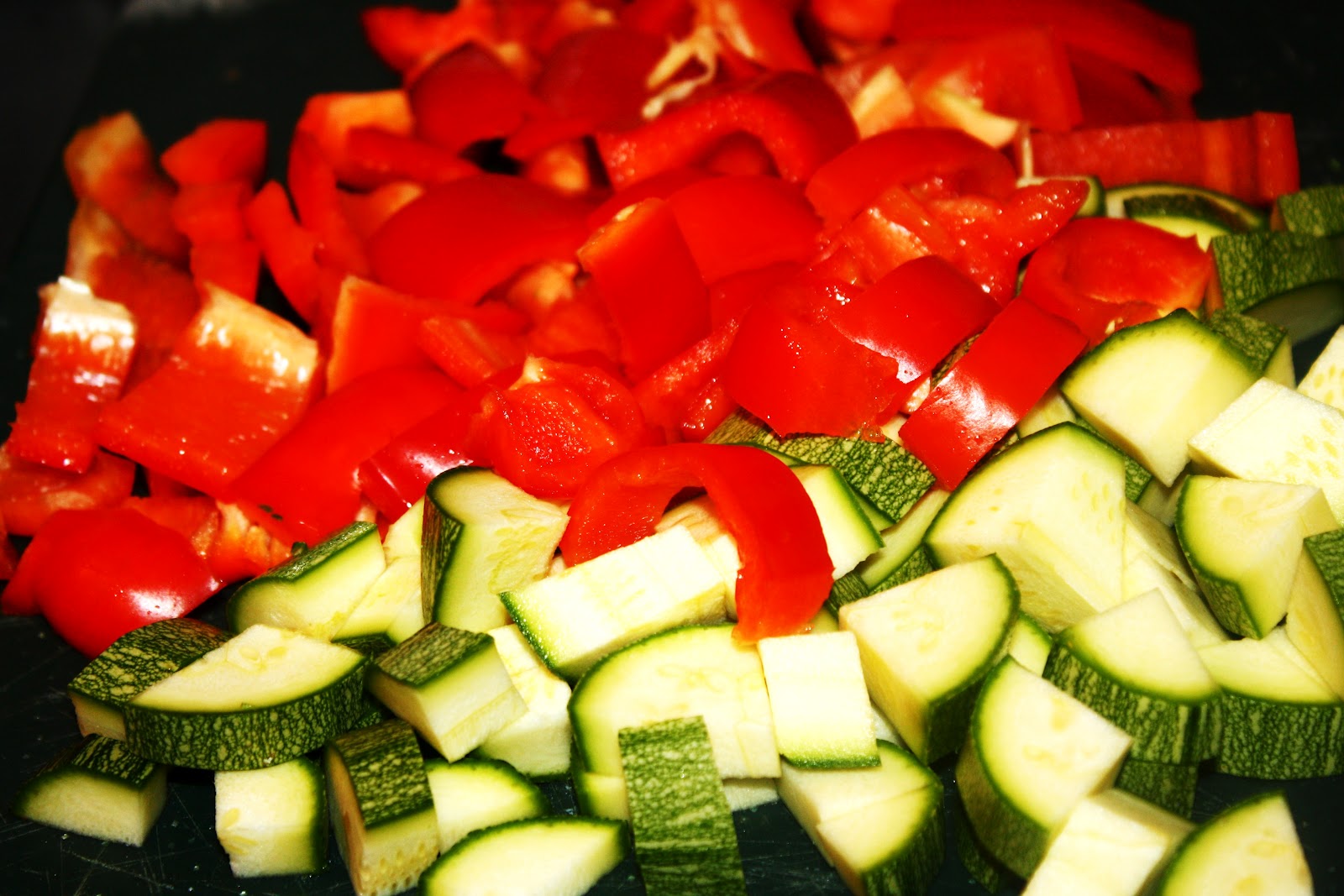 One Lazy Vegetarian: Veggies & Noodles in an easy Peanut Sauce