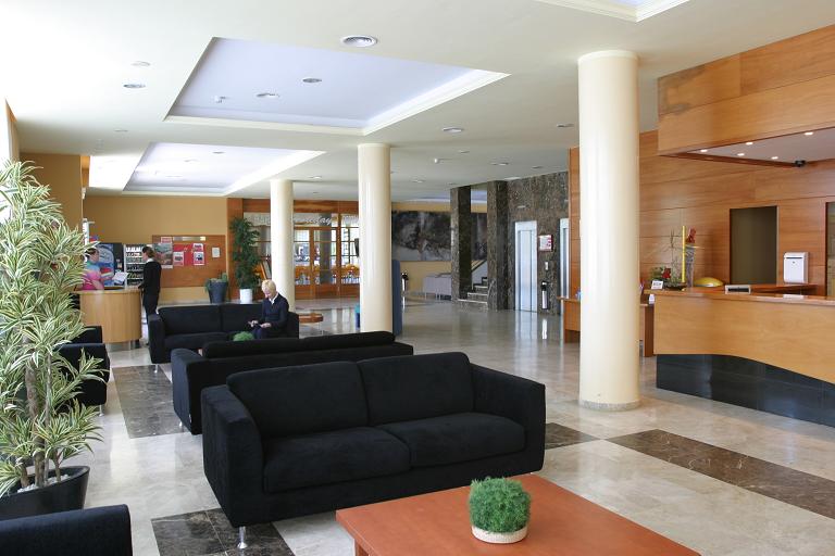 Отель holiday inn пермь. Холидей инн пермь. Holiday center. Холидей инн лесная. Холидей центр.