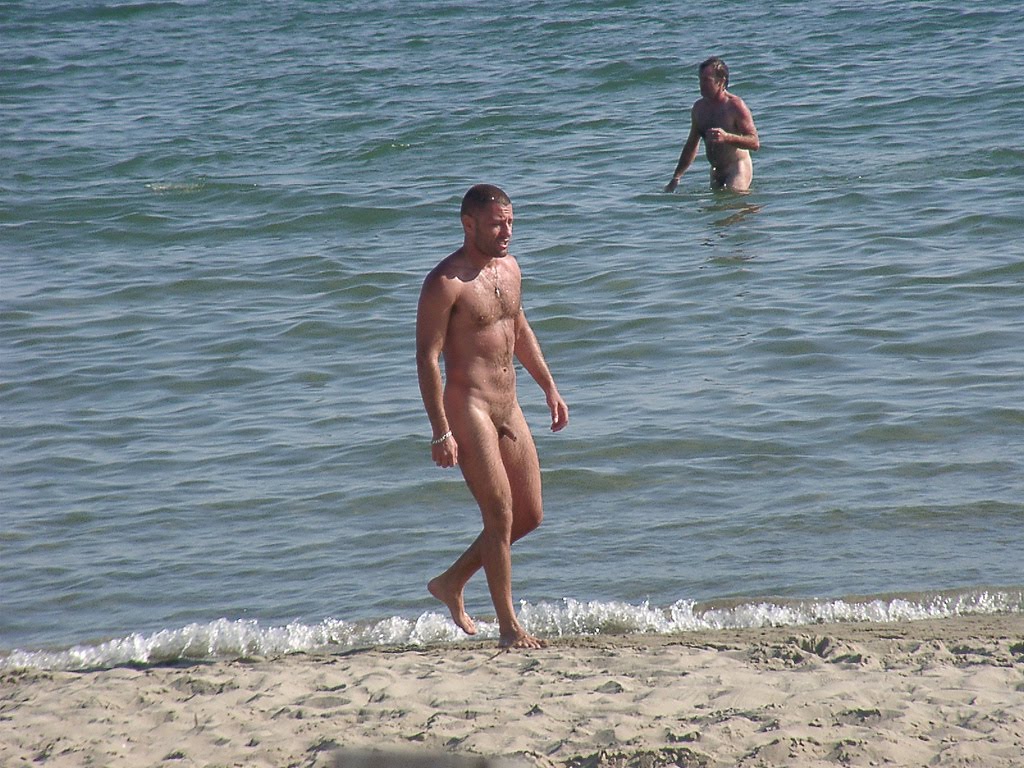 Spy Cam Straight Naked - Spy Cam Dude: Nude beach