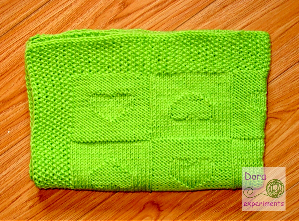 Dora experiments 50. Kocyk w serduszka dla niemowlaka / Heart baby blanket