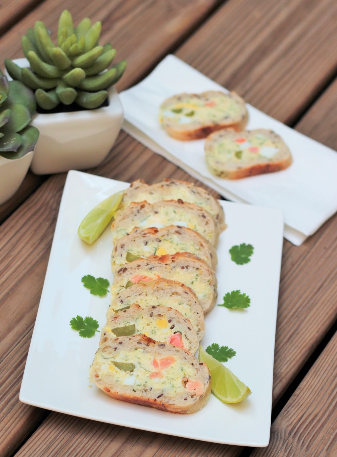 Baguette farcie au saumon fumé, citron vert et coriandre CAMELIE