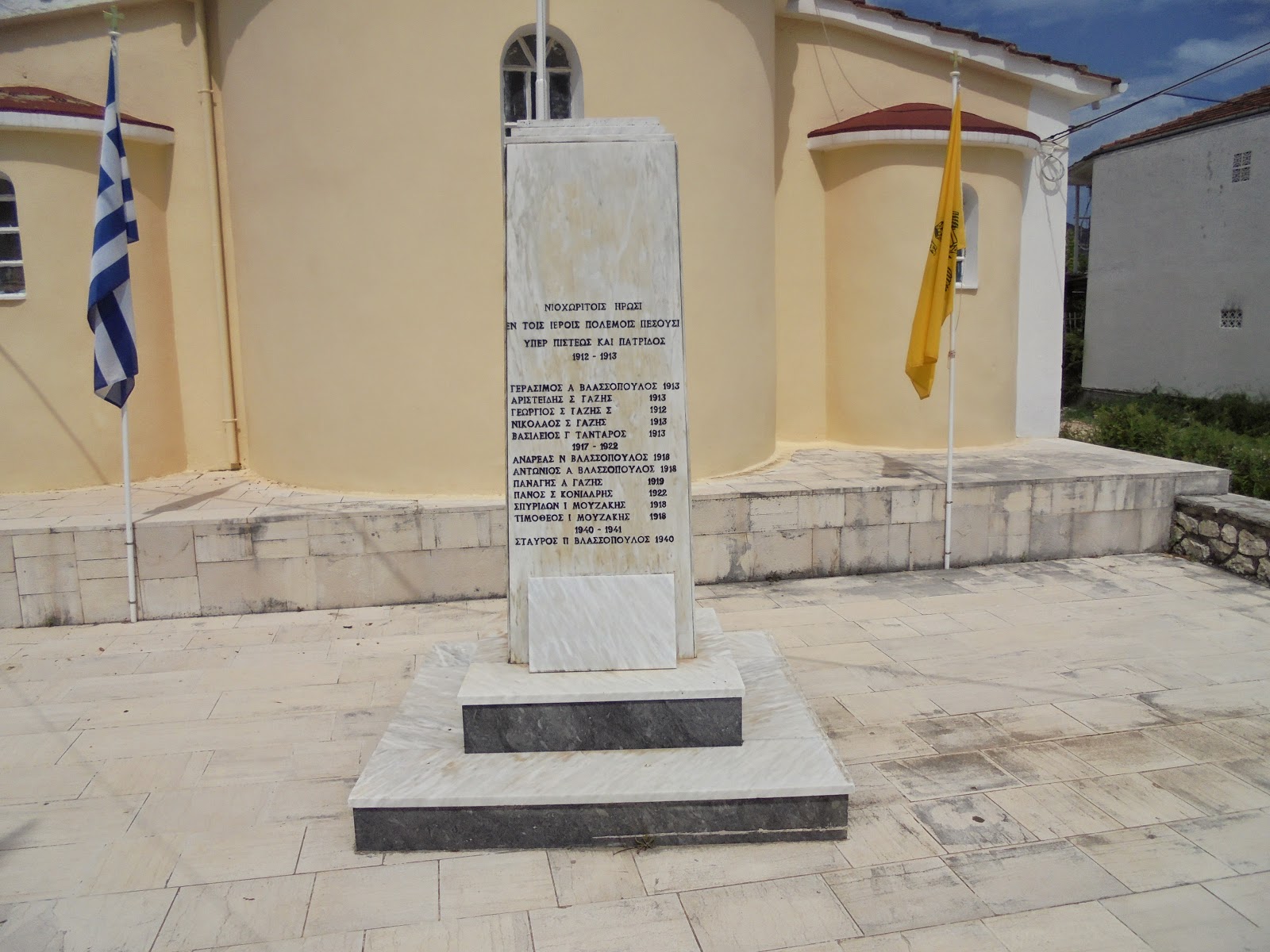 το μνημείο πεσόντων στο Νυδρί της Λευκάδας