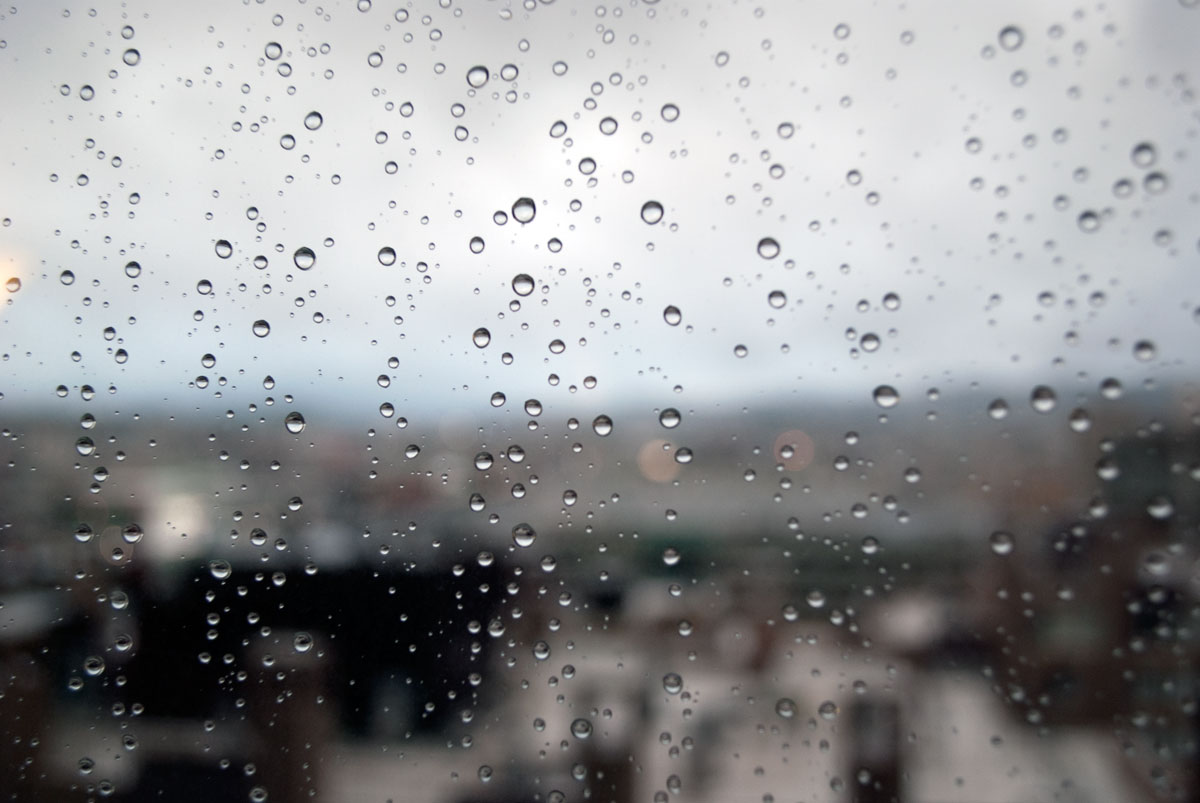 фото на фоне праздничного дождика. Rain holiday 2. Rain holiday. Rain holiday. бомбей дождь.