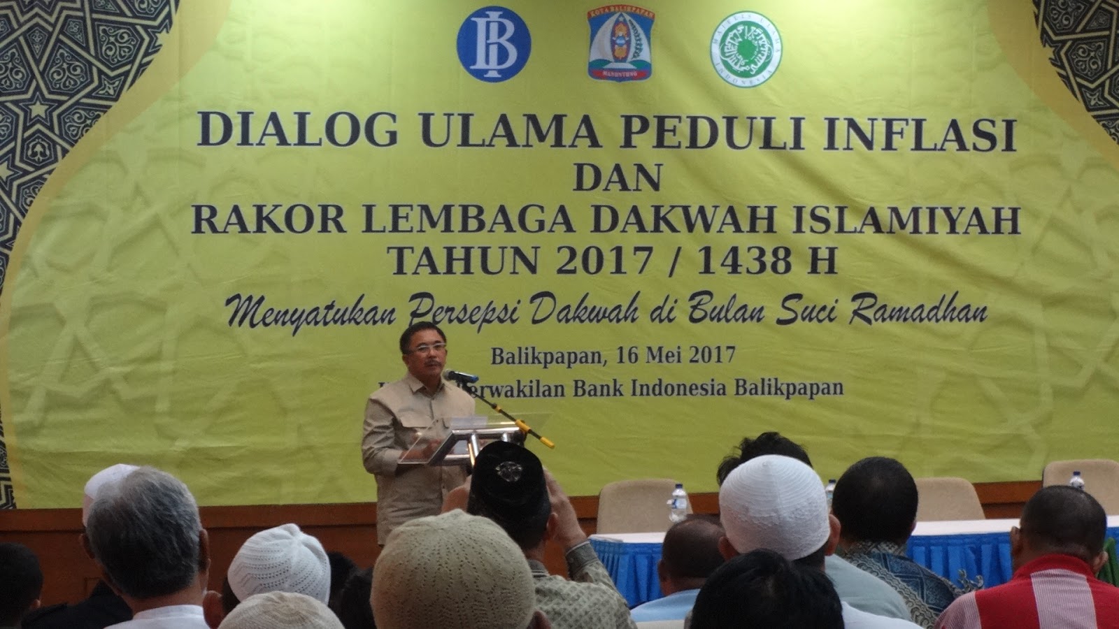 Walikota Balikpapan Rizal Effendi saat memberikan sambutan dalam Dialog Ulama Peduli Inflasi di Kantor BI Jalan Jend Sudirman Balikpapan, Selasa (16/5). Foto: LINES